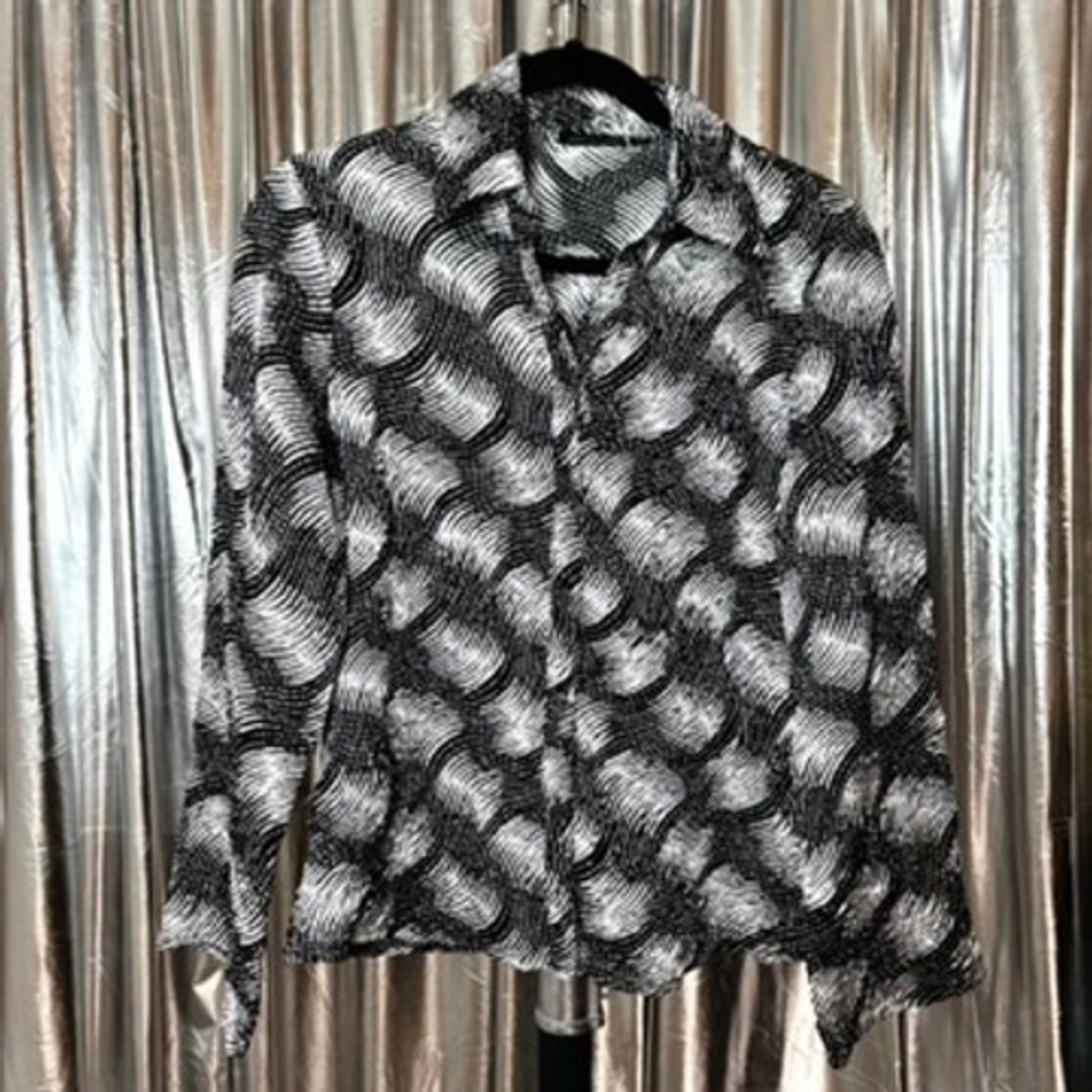 Jennifer Lloyd Black White Abstract Print Crinkle Button Up Blouse